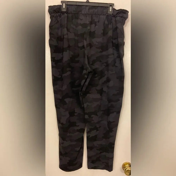 Lululemon Keep Moving Pant 7/8 High Rise Gray & Black Camo Size 14 - Picture 3 of 9